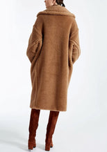Load image into Gallery viewer, Womens Faux Fur Teddy Overcoat
