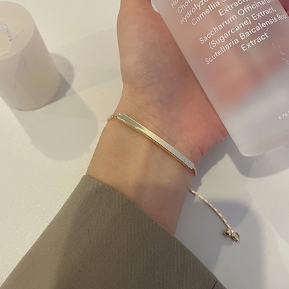 Womens Knot Style Bracelet With A Bar