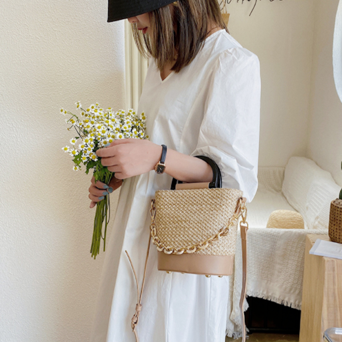 Summer Crossbody Straw Bag With Chains Details