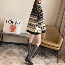 Load image into Gallery viewer, Womens Geo Print Round Sweater
