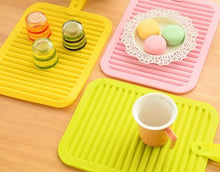 Load image into Gallery viewer, Colorful Non Slip Heat Resistant Kitchen and Table Mats 4 pcs set
