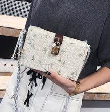 Load image into Gallery viewer, Floral Straw Box Clutch Shoulder Bag
